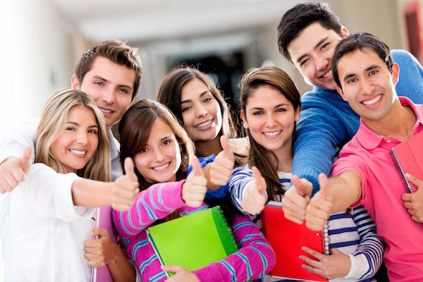 Estudiantes comparando programas de estudio en Nueva Zelanda