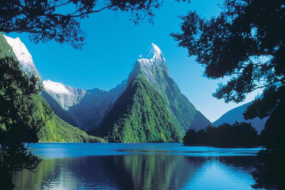 Los extraordinarios Parques Nacionales en Nueva Zelanda - Vista de Milford Sound / Piopiotahi