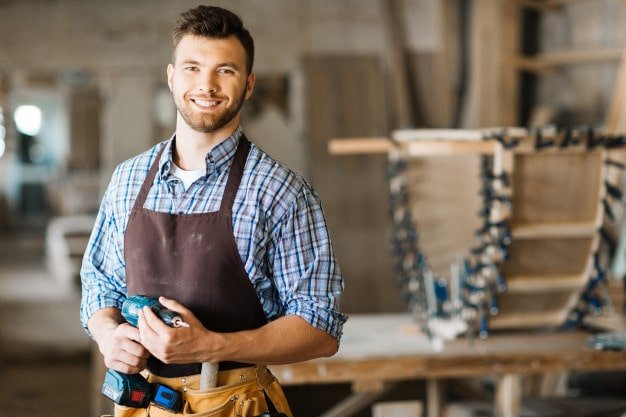 Estudia-el-mercado-laboral-que-se-demanda-theinfinitynz-min Trabajar en Nueva Zelanda conseguir empleo-estudia-el-mercado - theinfinitynz-mujer feliz