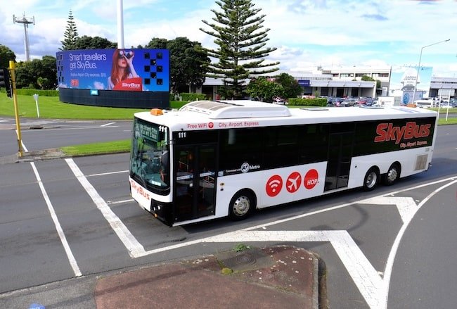 auckland-nueva-zelanda-SkyBus Transportes en Nueva Zelanda. SkyBus en Auckland, conecta el aeropuerto con la ciudad.